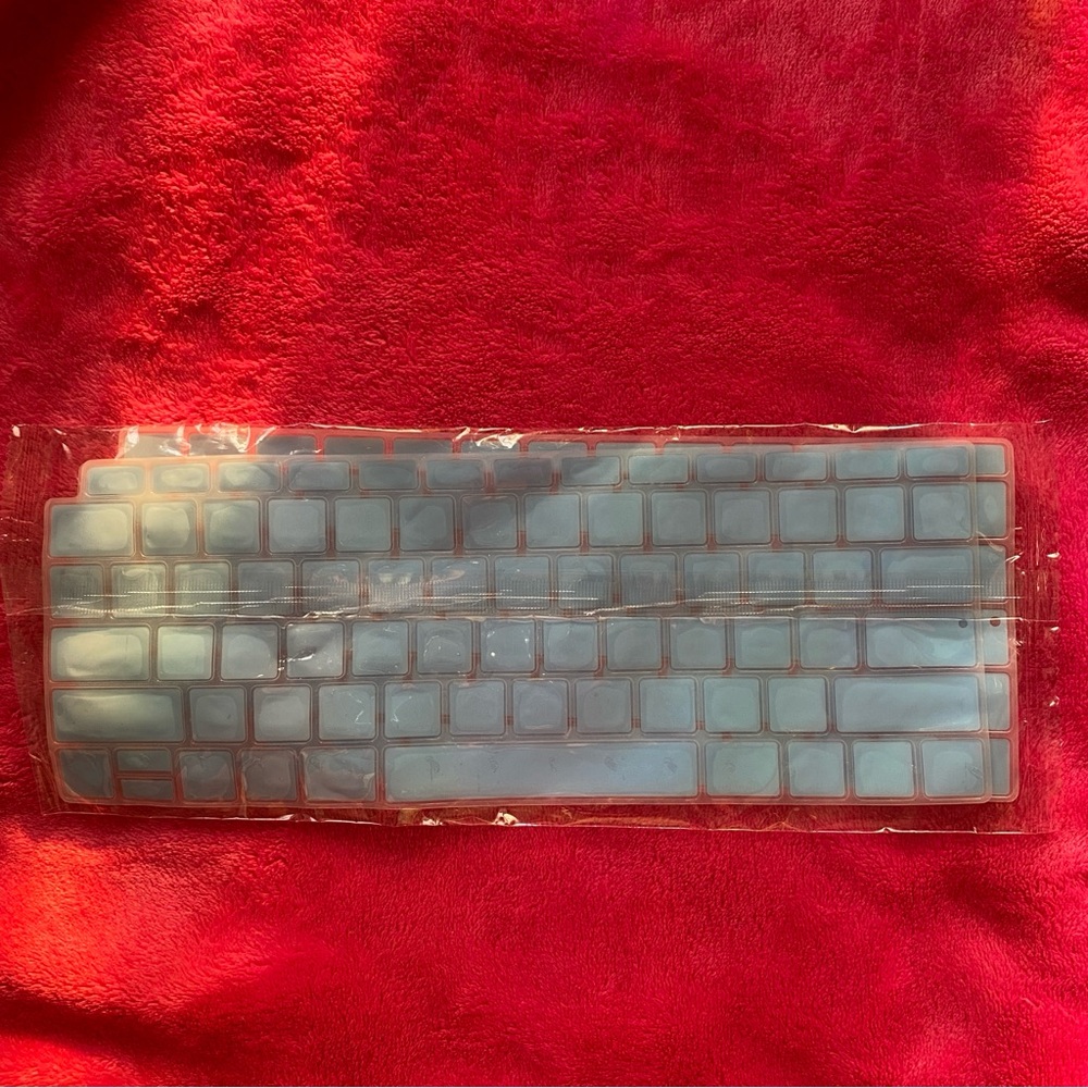 NWT Apple MacBook Pro Keyboard Cover x2 in Light Blue - Picture 4 of 4